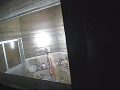 Za pomocą duży wibrator, dziewczyna zostanie sama się pieprzyć