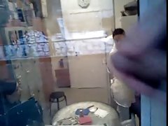 W pobliżu szafki w szatni piękność zerżnęli i skończyli w usta