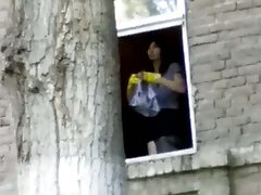 Piękne lesbijki zdecydował się wygłupiać rano w kuchni i kutasy