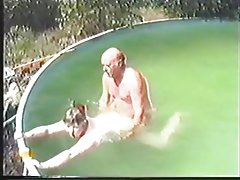 Dwóch facetów zerżnęli wszystkie dziury blondynki