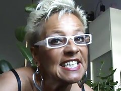 Łysy tego uczy studentka