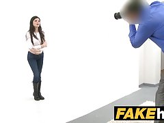 Kieruje penisa w pkt