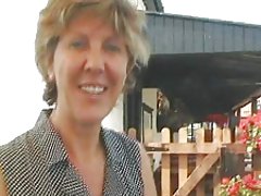 Chuda blondynka potrafiła mocno skończyć z na przyssawki