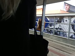 Chica flirtuje z chłopakiem, a potem zrobili fetysz porno z jedzeniem