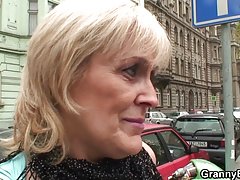 Dojrzałe robią cooney i dostają orgazmów