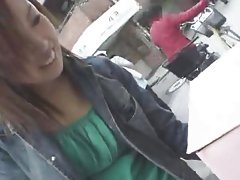Z laski sperma cieknie