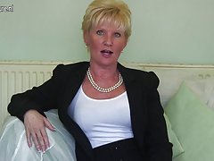 Analna wykonywanie zdjęć blondynki z perspektywy pierwszej osoby