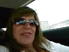 Głupio seks na łóżku dojrzałej i młodej suki