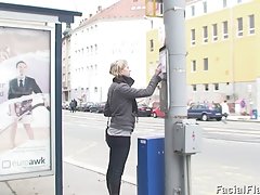 Dwa chuja w cipkę i w dupie sprośną brunetki