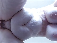 Lesbijki, porno casting z dwoma dziewczynami w łóżku