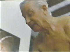 Gorące porno z podwójną penetracją suki