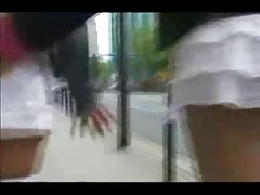 Panienka położyła się spać na masażysty