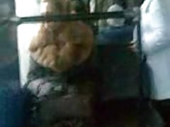 Rosyjska laska z koleżanką po treningu dupki pieprzą się z chłopakami