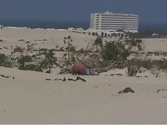 Mężczyzna sprawia, że patelnia i kurwa piękno