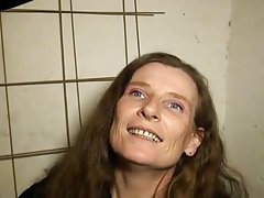Lesbijka anal za pomocą dildo i sex oralny z facetem