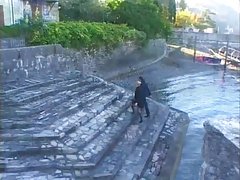 Trzy próbują bzykania wszystkich dziur strapon