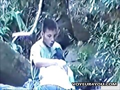Doprowadza się do orgazmu szczotką